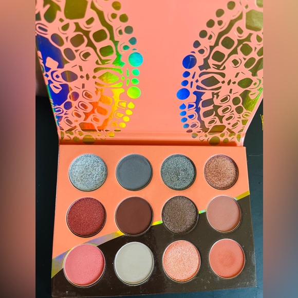 Juvia’s Place Nubian Coral eyeshadow palette - Picture 3 of 4